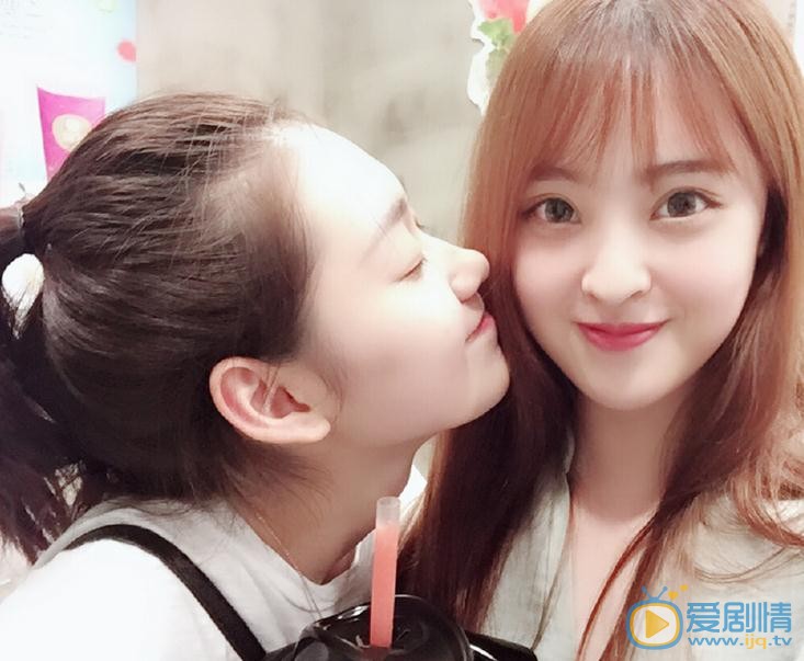 张瑜纹与人合照 张瑜纹高清写真_张瑜纹高清剧照