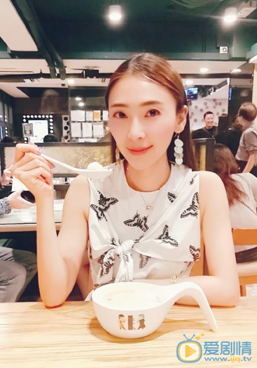 田娜生活照 田娜生活照