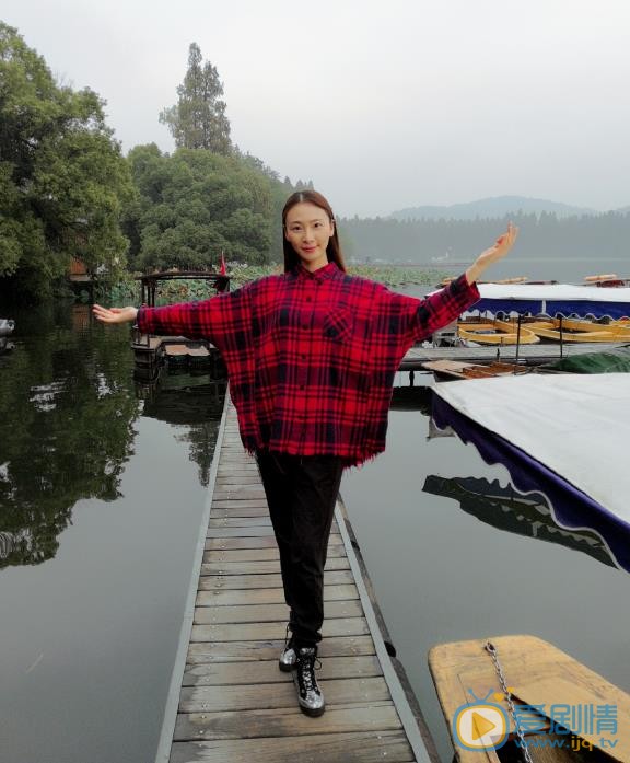 田娜户外旅行照 田娜高清写真_田娜高清剧照