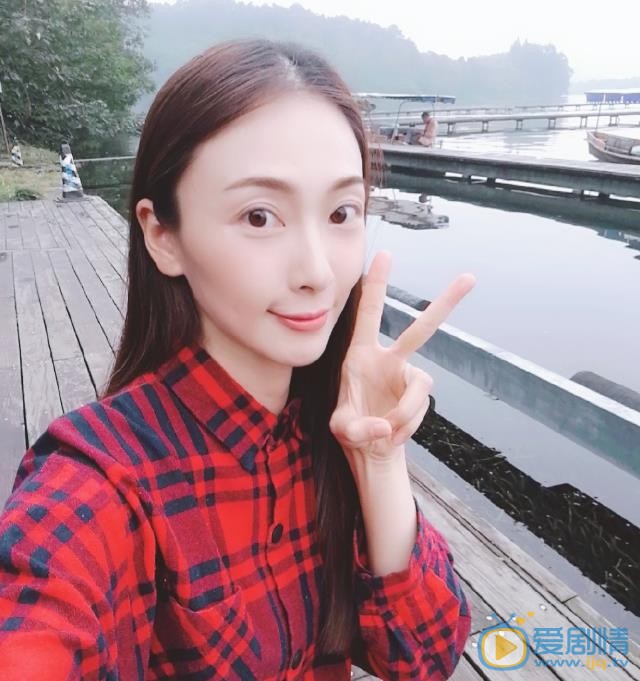 田娜生活照 田娜高清写真_田娜高清剧照