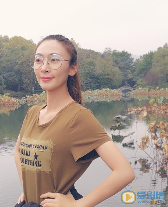 田娜户外旅行照 田娜高清写真_田娜高清剧照