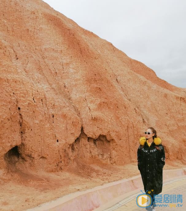 田娜户外旅行照 田娜高清写真_田娜高清剧照