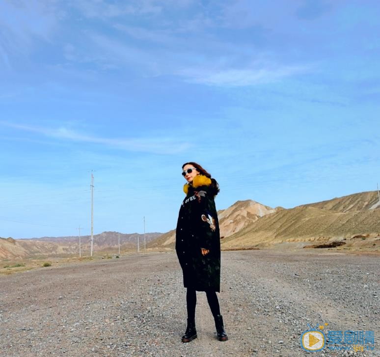 田娜户外旅行照 田娜高清写真_田娜高清剧照