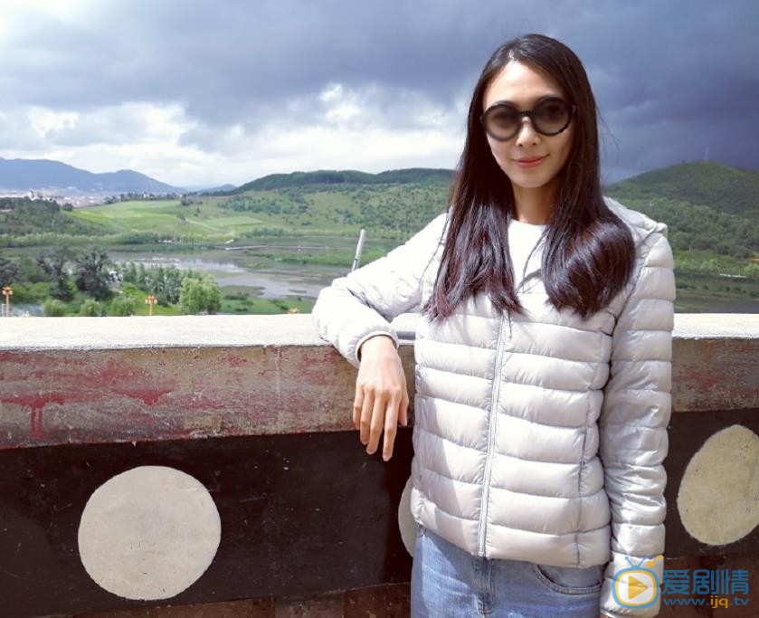 田娜户外旅行照 田娜高清写真_田娜高清剧照