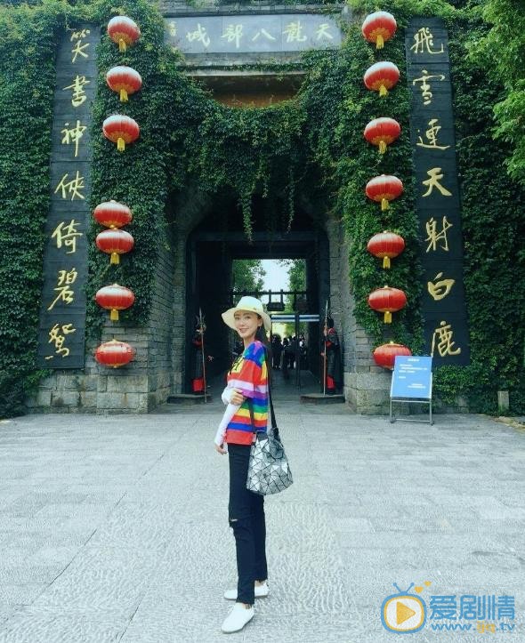 田娜户外旅行照 田娜高清写真_田娜高清剧照