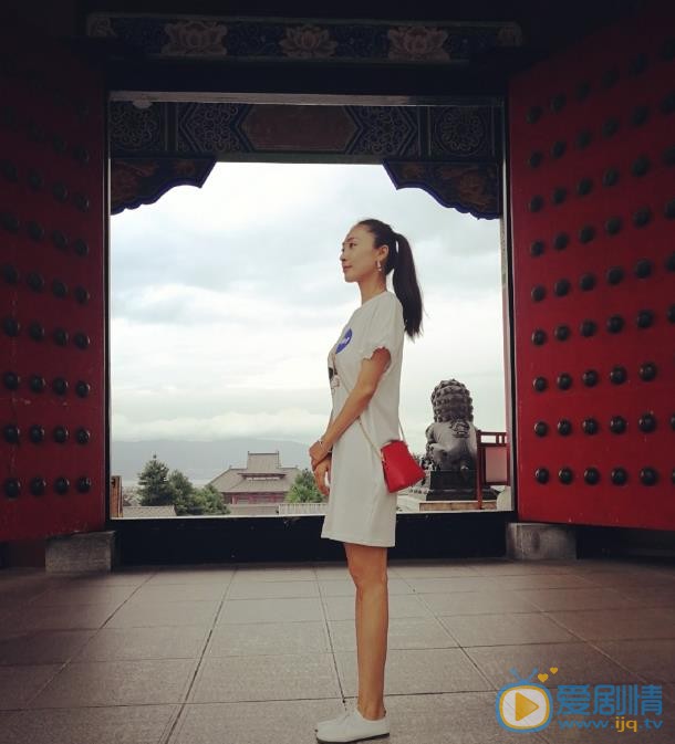 田娜户外旅行照 田娜高清写真_田娜高清剧照