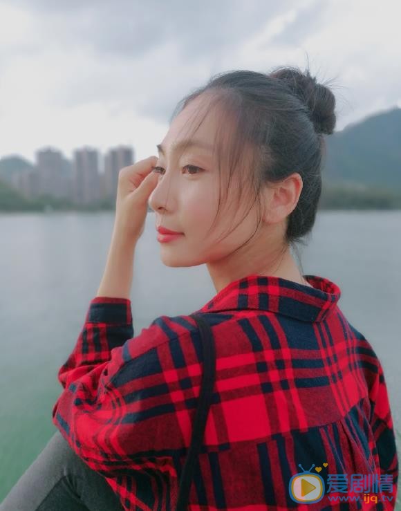 田娜山水田园照 田娜高清写真_田娜高清剧照