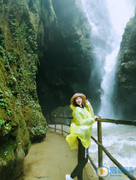 田娜户外旅行照 田娜高清写真_田娜高清剧照