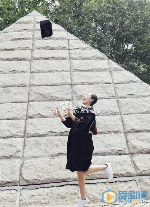 田娜毕业写真 田娜高清写真_田娜高清剧照