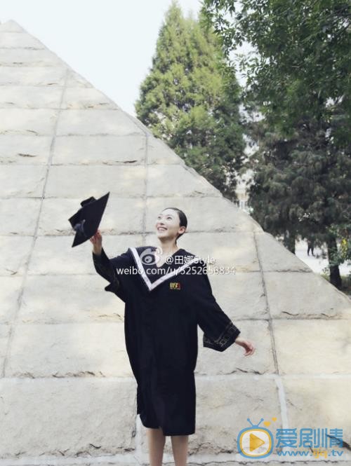 田娜毕业写真 田娜高清写真_田娜高清剧照