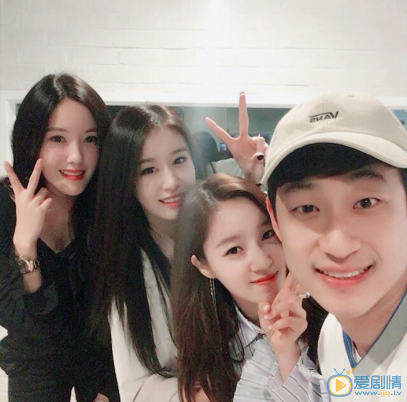 朴智妍与人合照 朴智妍高清写真_朴智妍高清剧照