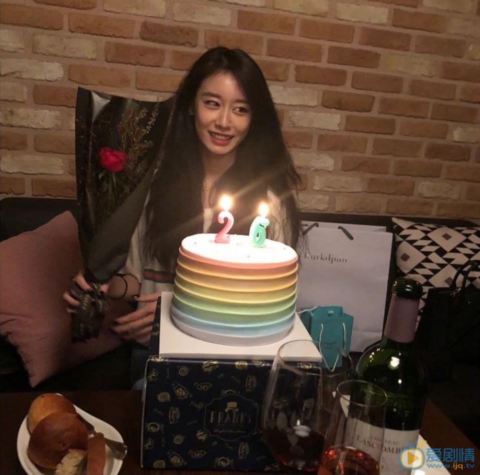 朴智妍与人合照 朴智妍高清写真_朴智妍高清剧照