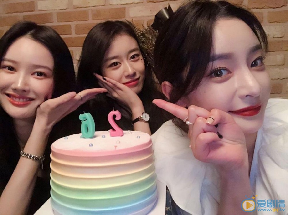 朴智妍与人合照 朴智妍高清写真_朴智妍高清剧照