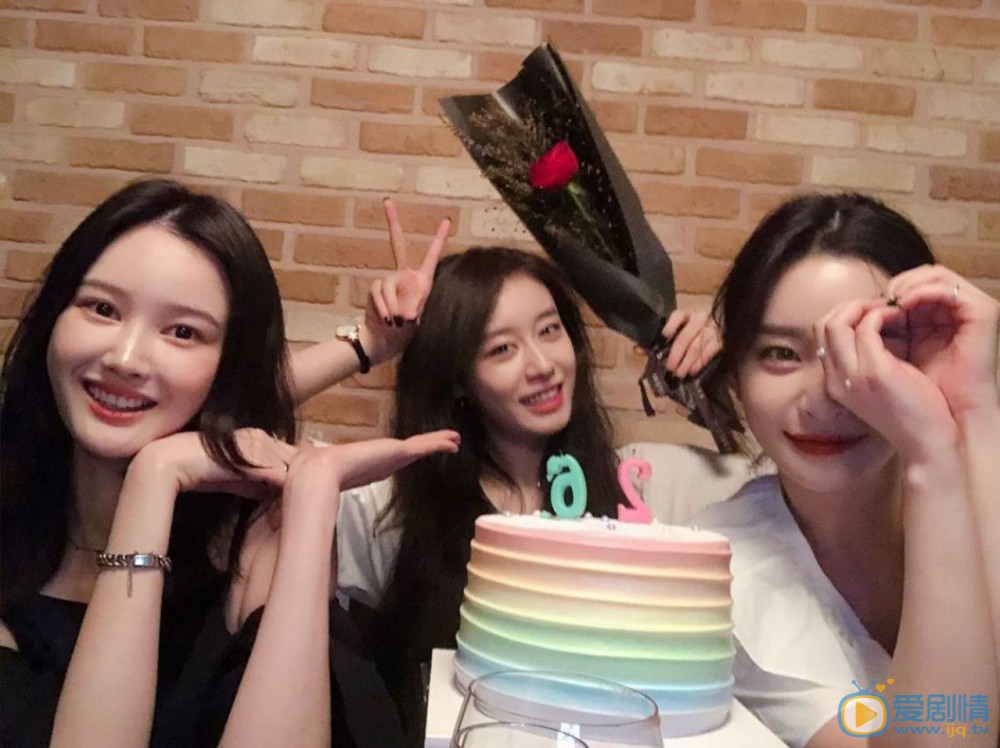 朴智妍与人合照 朴智妍高清写真_朴智妍高清剧照