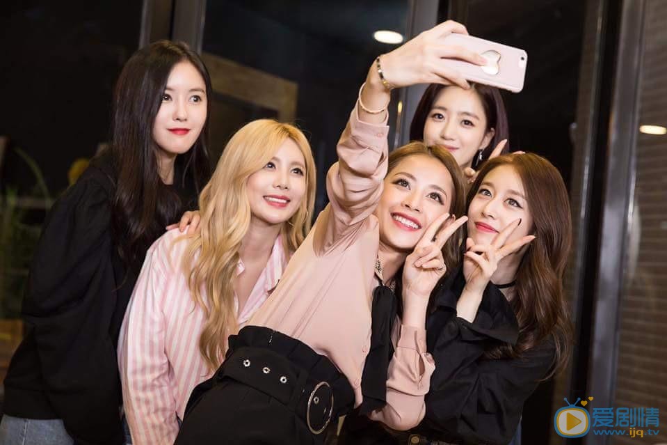 朴智妍与人合照 朴智妍高清写真_朴智妍高清剧照