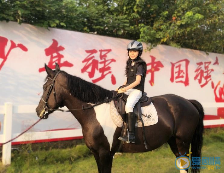 裴佳欣骑马照 裴佳欣高清写真_裴佳欣高清剧照