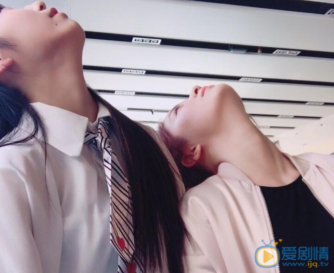 张楚寒与人合照 张楚寒高清写真_张楚寒高清剧照