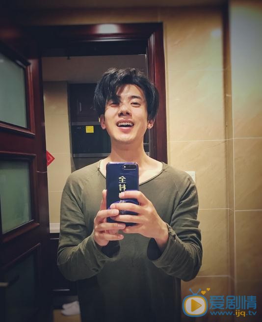 吴逸迦生活照 吴逸迦高清写真_吴逸迦高清剧照