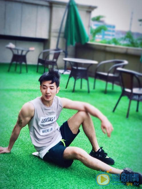 吴逸迦街拍写真 吴逸迦高清写真_吴逸迦高清剧照