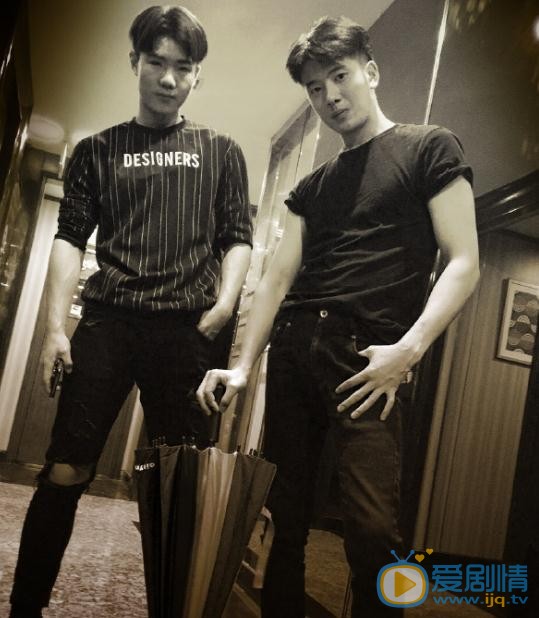 吴逸迦与人合照 吴逸迦高清写真_吴逸迦高清剧照