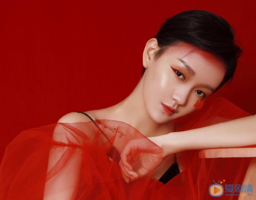 孙溯梦汐红衣性感写真 孙溯梦汐高清写真_孙溯梦汐高清剧照