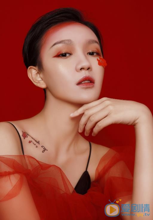 孙溯梦汐红衣性感写真 孙溯梦汐高清写真_孙溯梦汐高清剧照