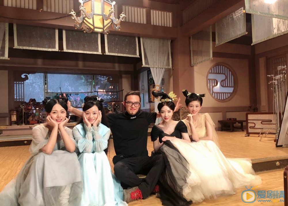 漆雕轶柔与人合照 漆雕轶柔高清写真_漆雕轶柔高清剧照