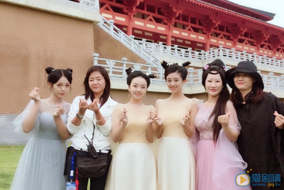 漆雕轶柔与人合照 漆雕轶柔高清写真_漆雕轶柔高清剧照