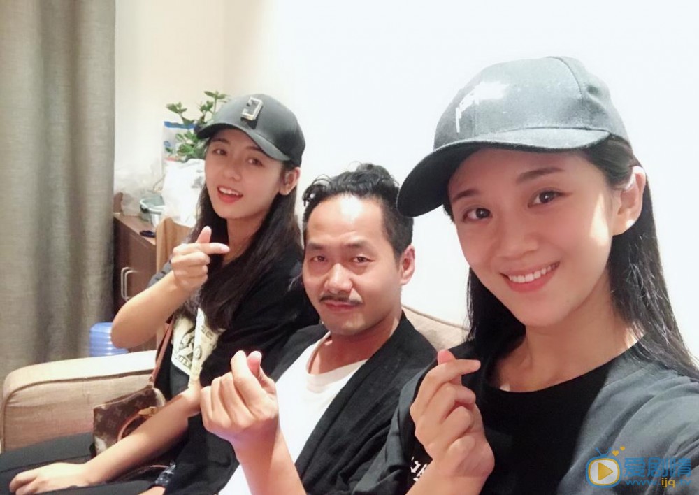 漆雕轶柔与人合照 漆雕轶柔高清写真_漆雕轶柔高清剧照