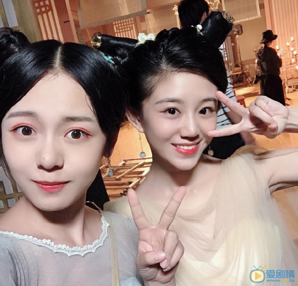 漆雕轶柔与人合照 漆雕轶柔高清写真_漆雕轶柔高清剧照
