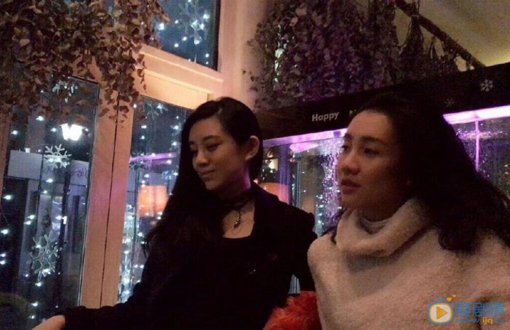 漆雕轶柔与人合照 漆雕轶柔高清写真_漆雕轶柔高清剧照