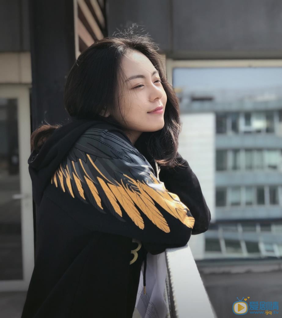 王子彤街拍照 王子彤高清写真_王子彤高清剧照