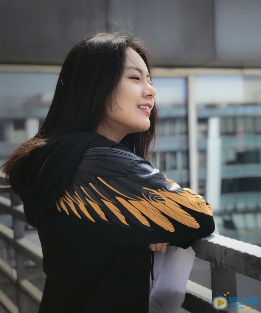 王子彤街拍照 王子彤高清写真_王子彤高清剧照