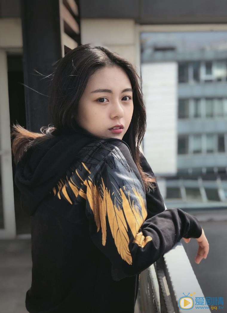 王子彤街拍照 王子彤高清写真_王子彤高清剧照