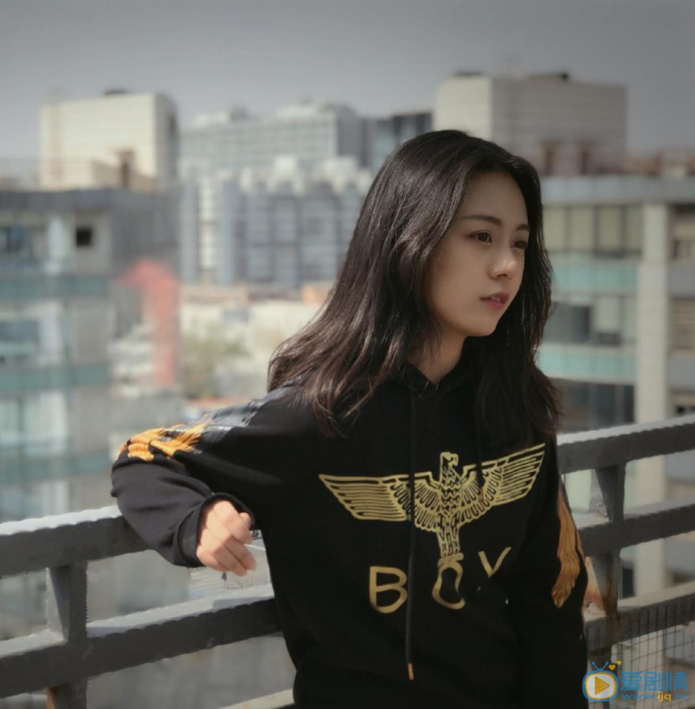 王子彤街拍照 王子彤高清写真_王子彤高清剧照