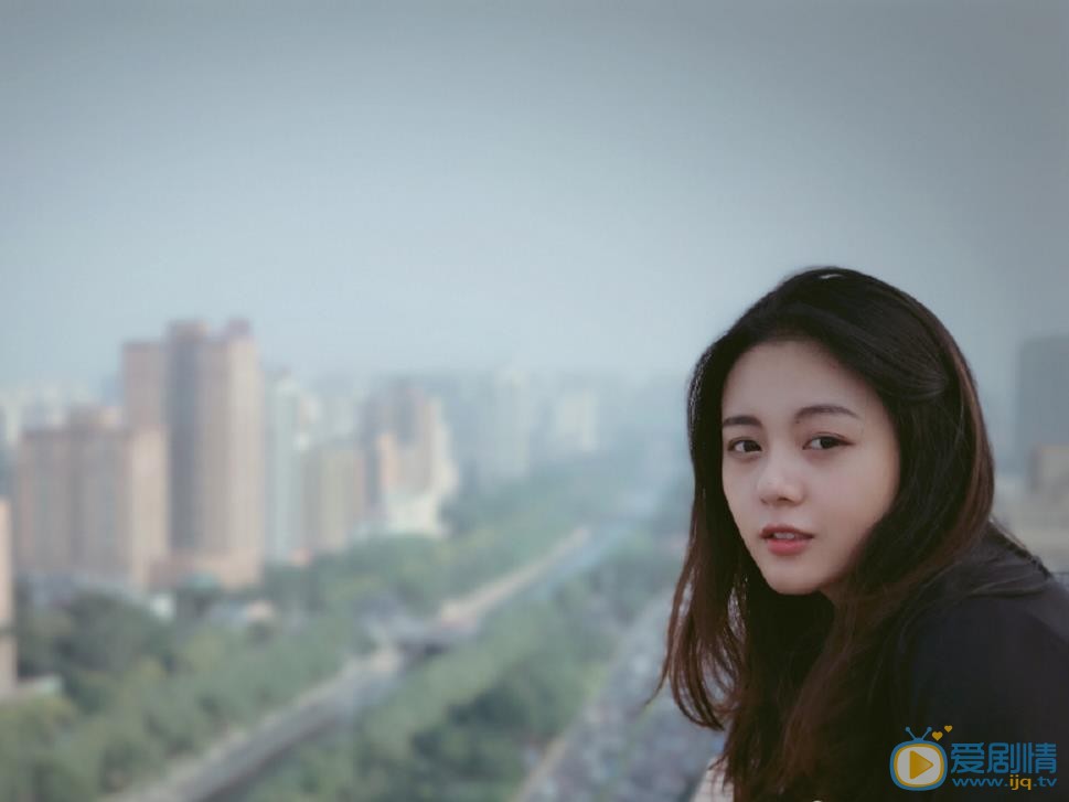 王子彤街拍照 王子彤高清写真_王子彤高清剧照