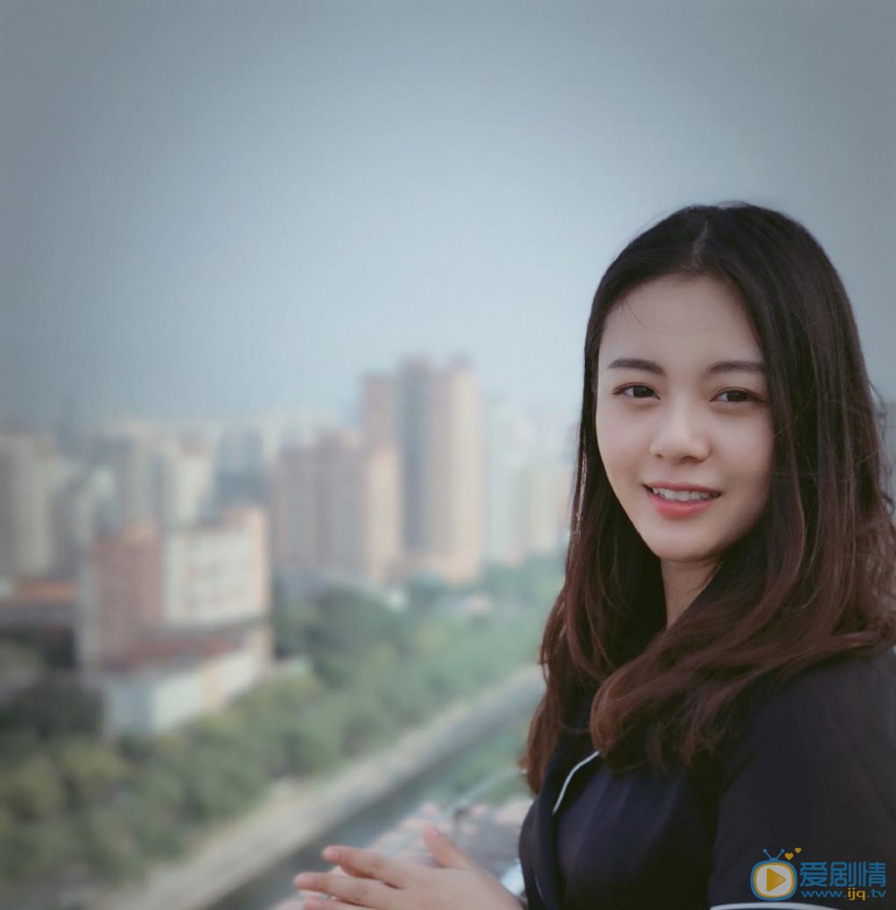 王子彤街拍照 王子彤高清写真_王子彤高清剧照