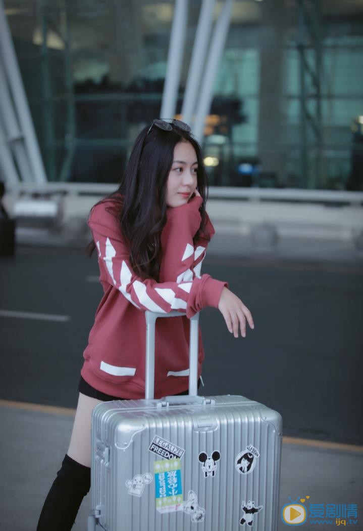 王子彤机场照 王子彤高清写真_王子彤高清剧照