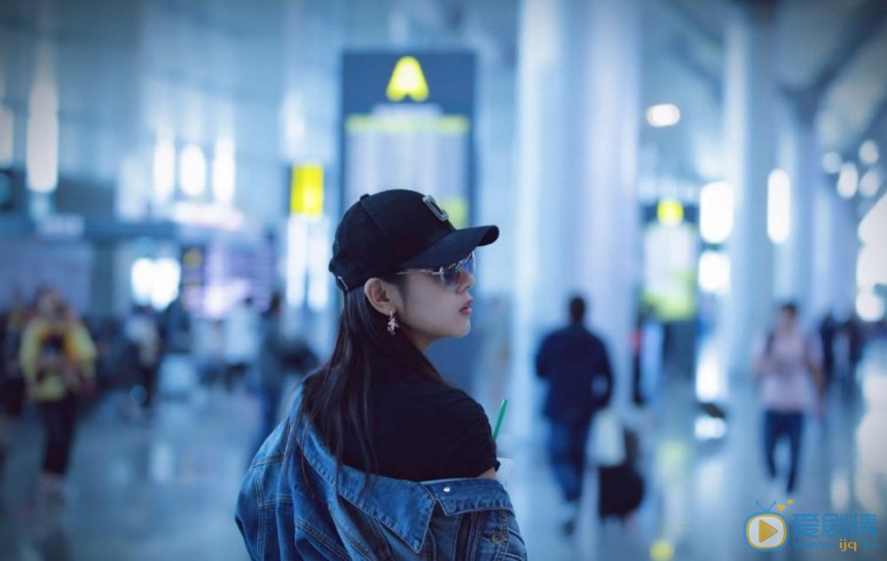 王子彤机场照 王子彤高清写真_王子彤高清剧照
