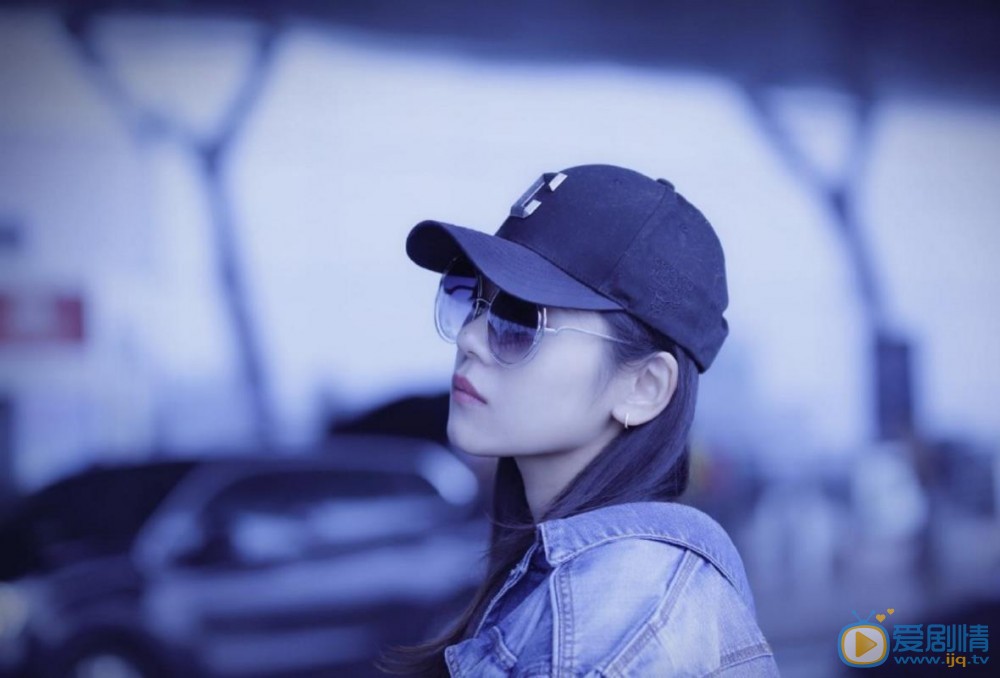 王子彤机场照 王子彤高清写真_王子彤高清剧照