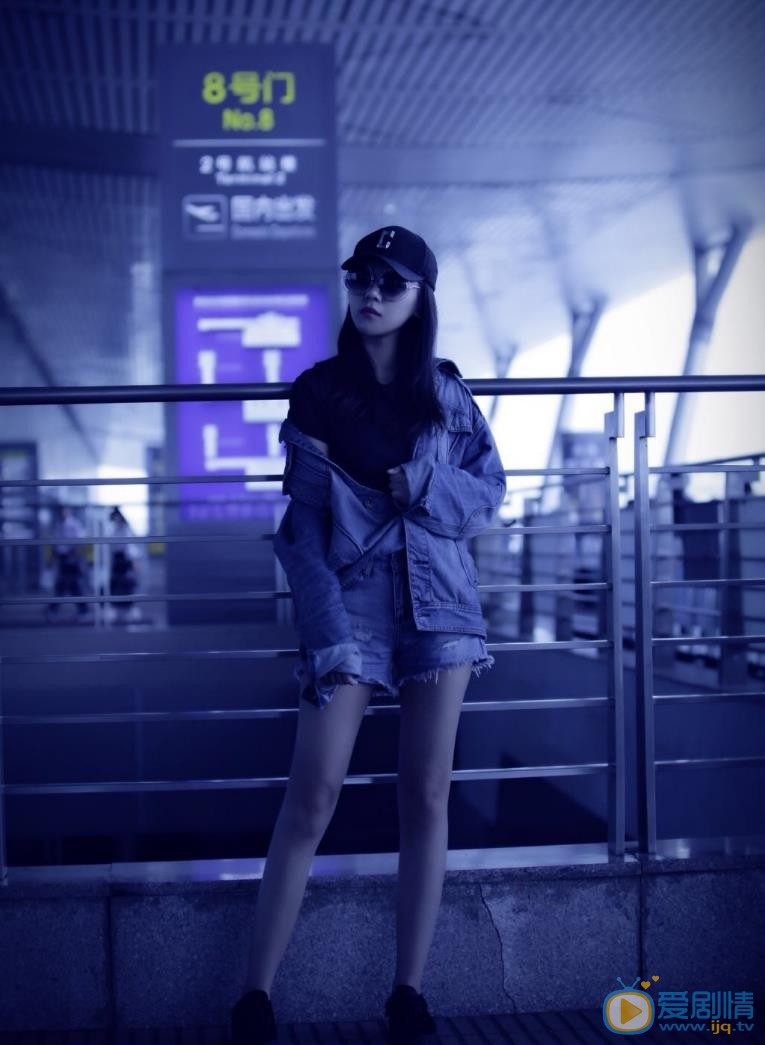 王子彤机场照 王子彤高清写真_王子彤高清剧照