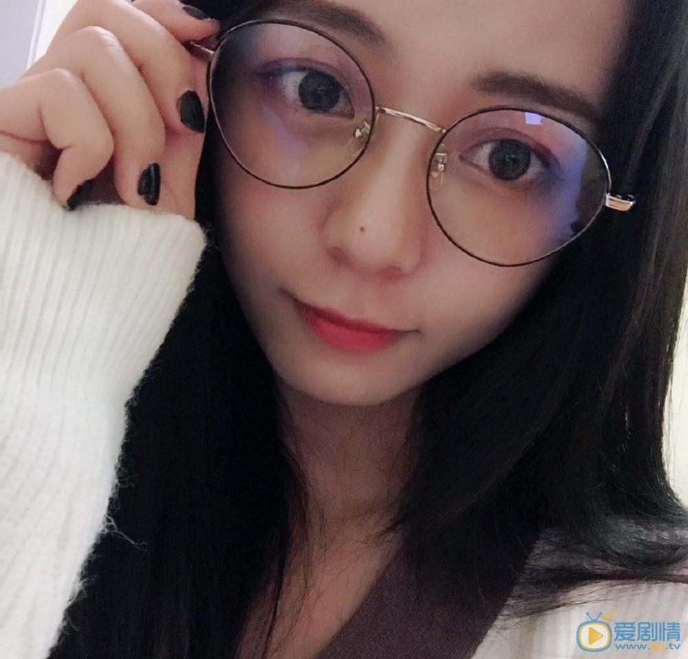 王子彤自拍照 王子彤高清写真_王子彤高清剧照