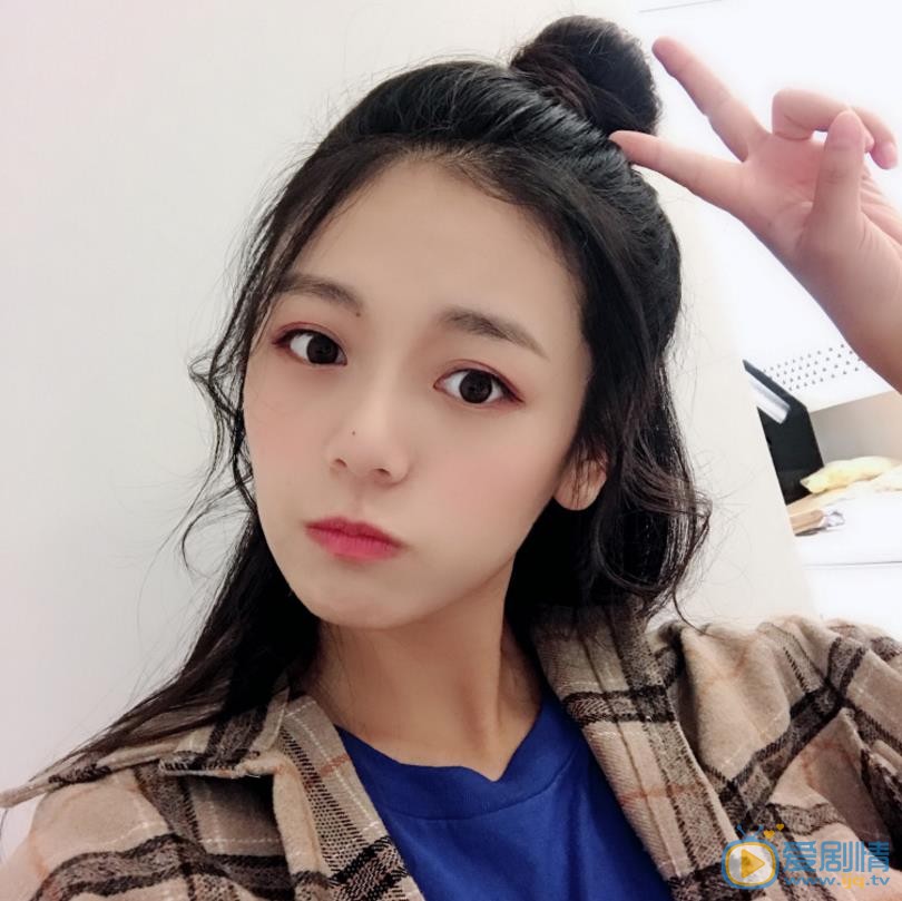 王子彤自拍照 王子彤高清写真_王子彤高清剧照