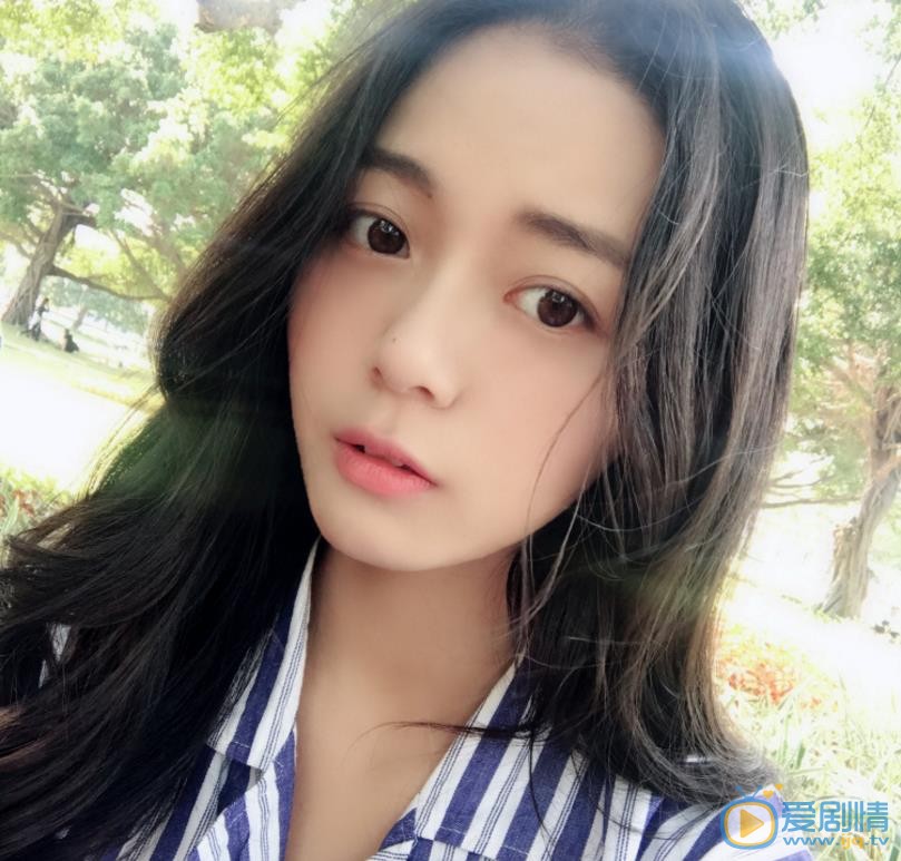 王子彤自拍照 王子彤高清写真_王子彤高清剧照