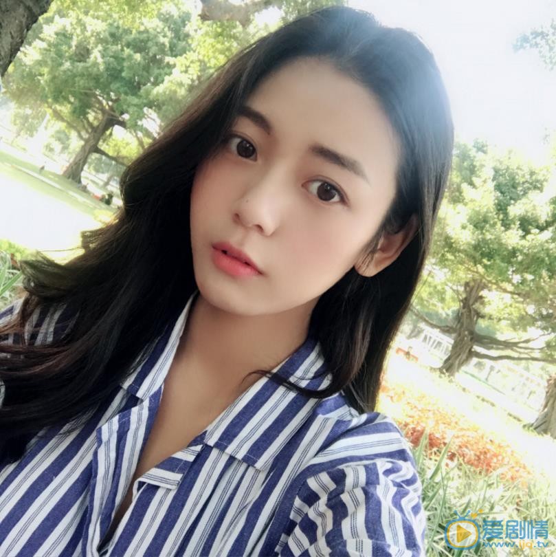王子彤自拍照 王子彤高清写真_王子彤高清剧照