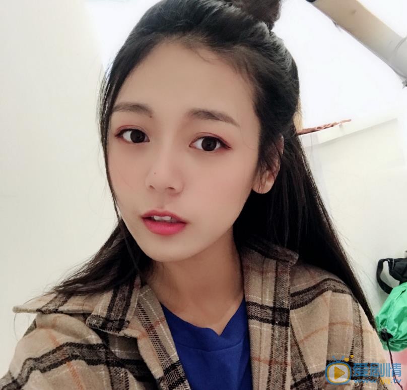 王子彤自拍照 王子彤高清写真_王子彤高清剧照