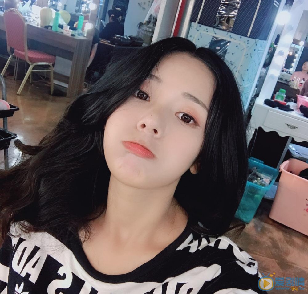 王子彤自拍照 王子彤高清写真_王子彤高清剧照