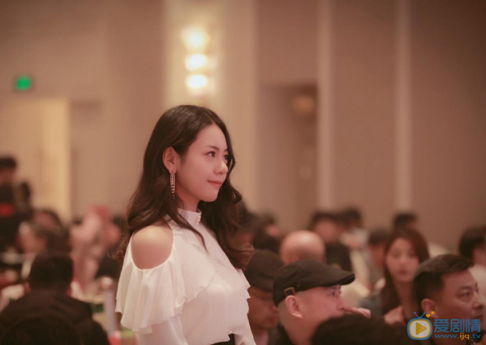 王子彤片场照 王子彤高清写真_王子彤高清剧照