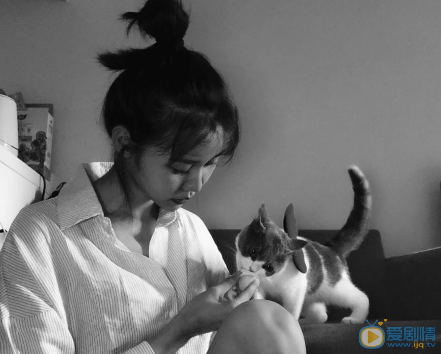 阿丽亚黑白写真 阿丽亚高清写真_阿丽亚高清剧照