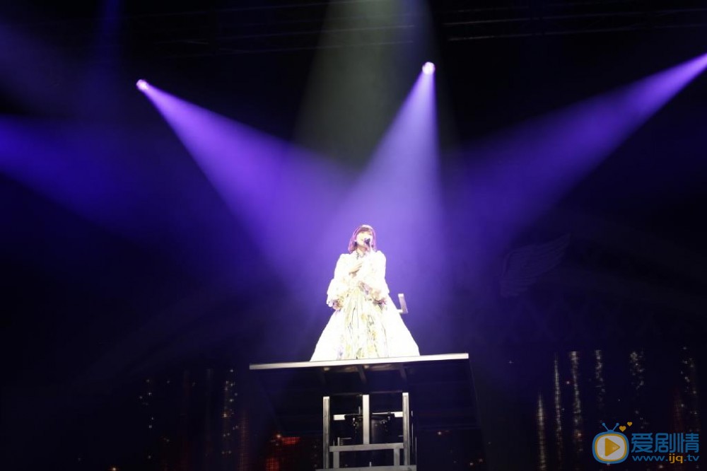 渡边麻友演唱会现场照 渡边麻友高清写真_渡边麻友高清剧照